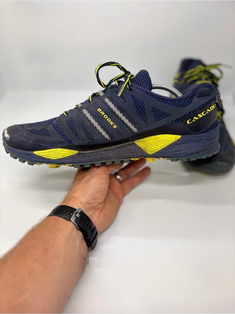 Brooks Cascadia 10 Trail Running Shoes Men’s 12 Navy Yellow 110187